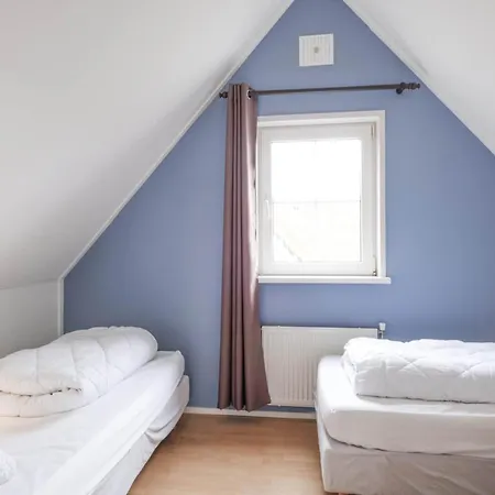 Vakantiehuis Attractive Close To Forest, Beach, Sea Sint Maartensvlotbrug