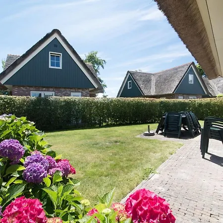 Tasteful With Garden * Sint Maartensvlotbrug